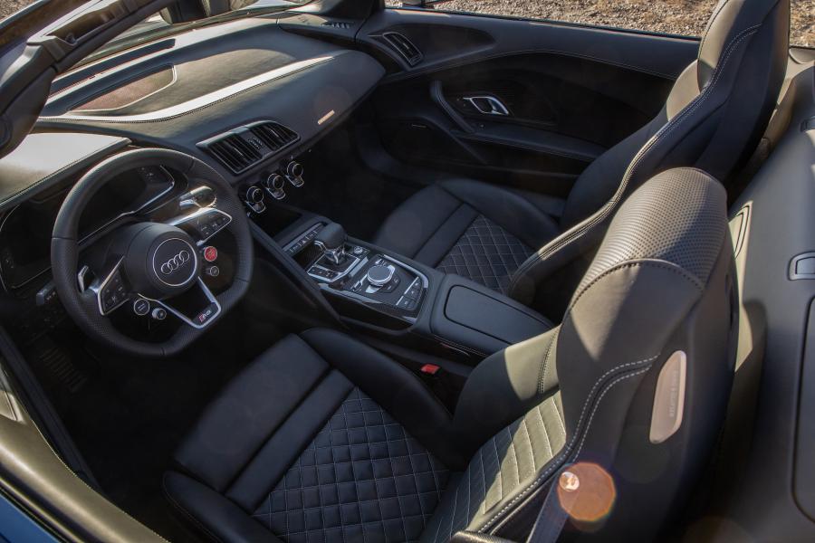 Интерьер Audi R8 V10 Performance Spyder 2019 года  (NA) (фото 37 из 46)